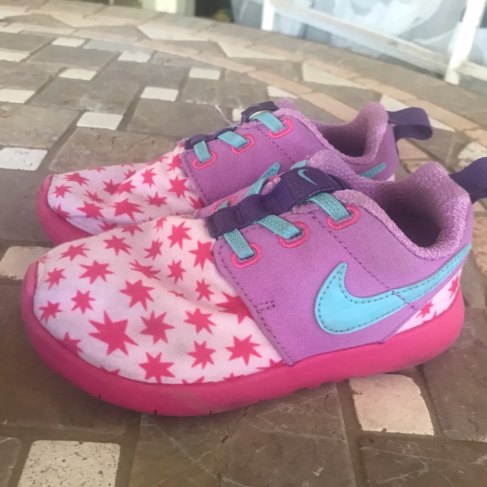 girls NIKEs size 10